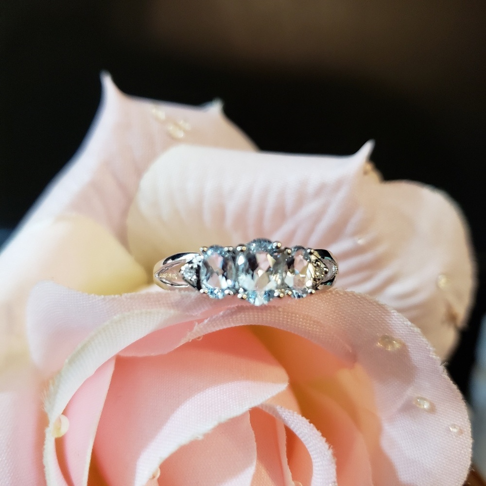 Love This! Solid 10kt Gold & Aquamarine Ring